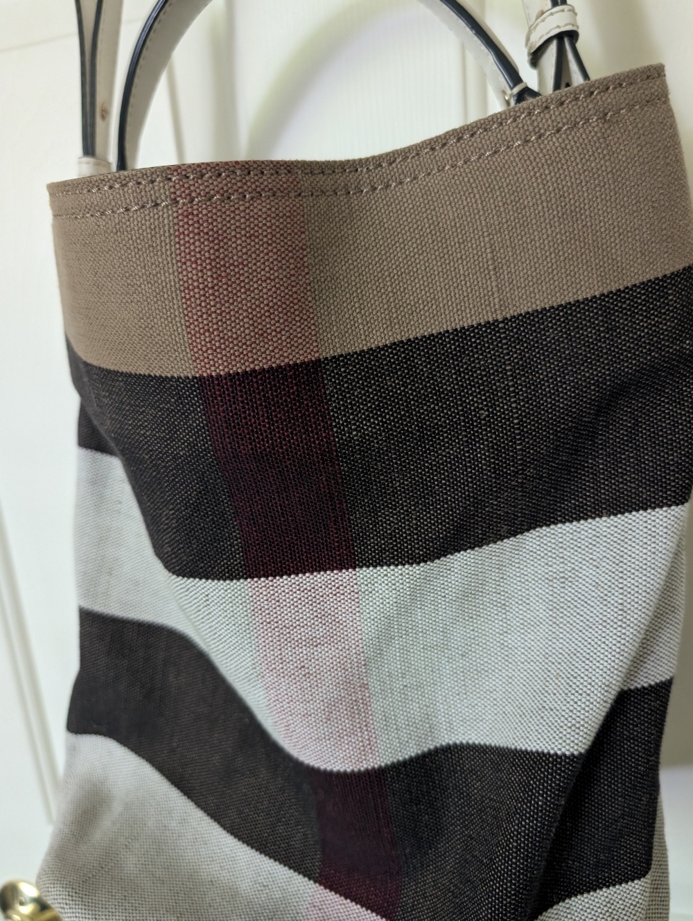 EUC Burberry Ashby Bucket Bag In House Check Canvas and Off-White Calfskin. - Picture 2 of 16